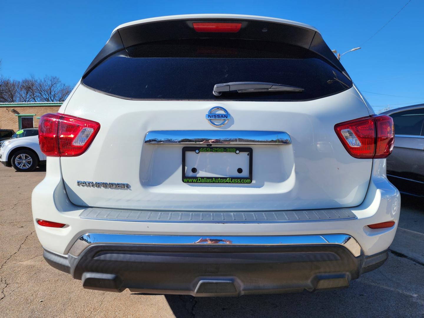 2017 WHITE Nissan Pathfinder S (5N1DR2MN8HC) , AUTO transmission, located at 2660 S.Garland Avenue, Garland, TX, 75041, (469) 298-3118, 32.885551, -96.655602 - Welcome to DallasAutos4Less, one of the Premier BUY HERE PAY HERE Dealers in the North Dallas Area. We specialize in financing to people with NO CREDIT or BAD CREDIT. We need proof of income, proof of residence, and a ID. Come buy your new car from us today!! This is a SUPER CLEAN 2017 NISSAN PAT - Photo#4